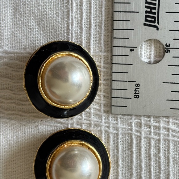 Vintage Elegant Black and Gold Faux Pearl Earrings - Picture 2 of 5